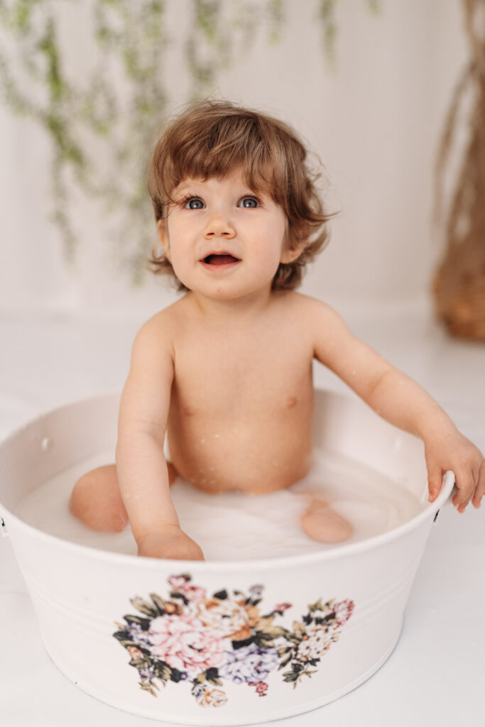 Milchbad Fotoshooting zum ersten Geburtstag
